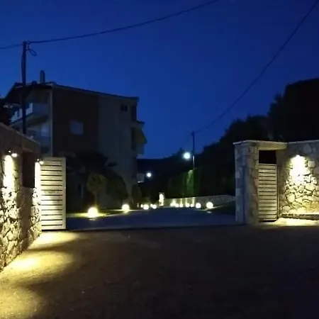 Aparthotel Alex House 3*