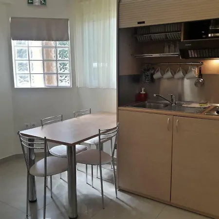 Alex House Aparthotel 3*