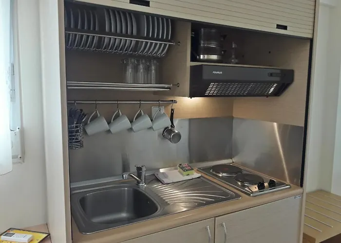 Alex House Aparthotel 3*